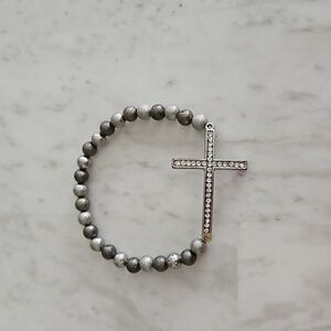 🩴 Crystal Cross Beaded Bracelet